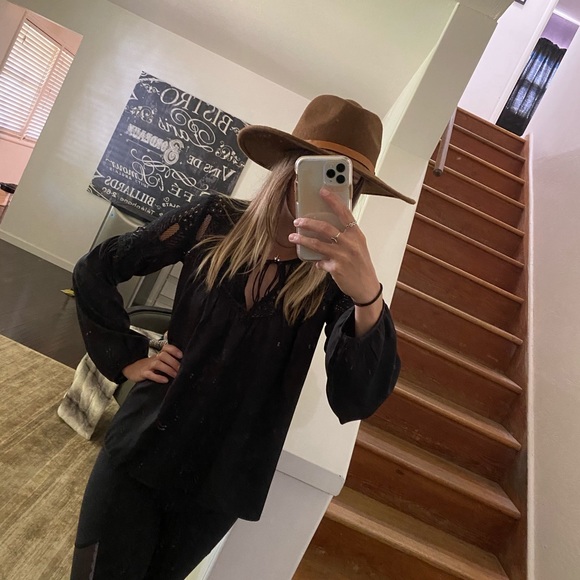 Abercrombie & Fitch Crochet Top Blouse - Picture 5 of 6